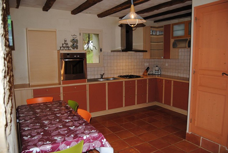 Gîte orchidée-cuisine_camping la castillonderie