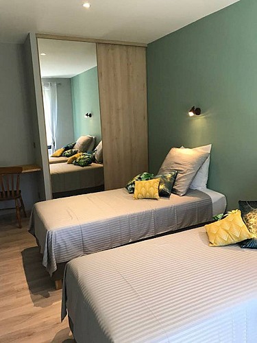 6b87b34a-7423-4924-a320-38715c2566fb