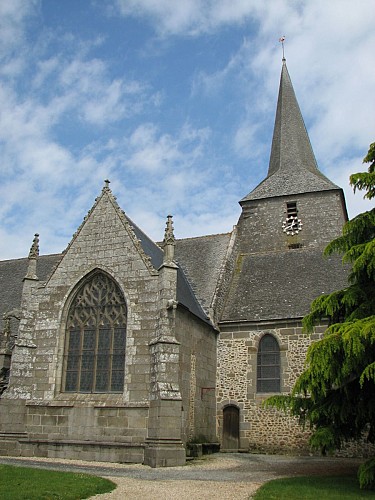 Église_de_Saint-Pierre-de-Plesguen_clocher_et_transept_sud