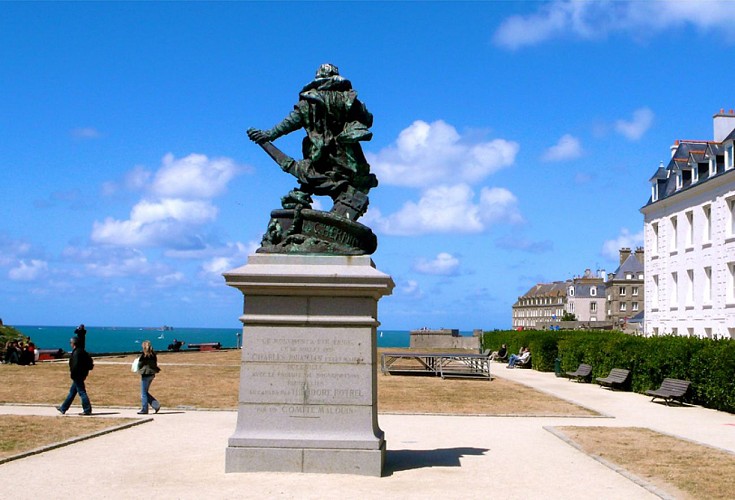 Statue de Jacques Cartier au Bastion de la Hollande - ©Indigo Communication