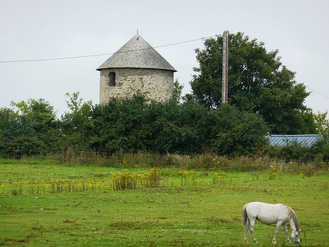 ancien moulin à vent du Tertre ©OTSMBSM