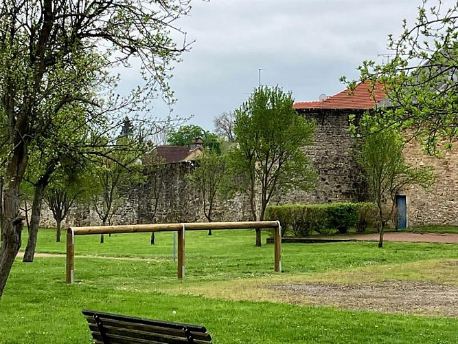 Barres d'attache pour chevaux.