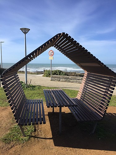 AIRE DE PIQUE-NIQUE PLACE GASTON PATEAU