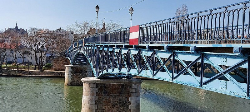 La passerelle de Bry
