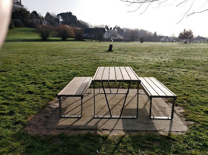 Aire de pique-nique - Lescar Bénéharnum - tables 3