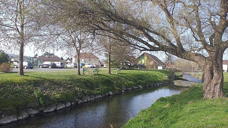 Aire de pique-nique - Poey de Lescar - tables 1