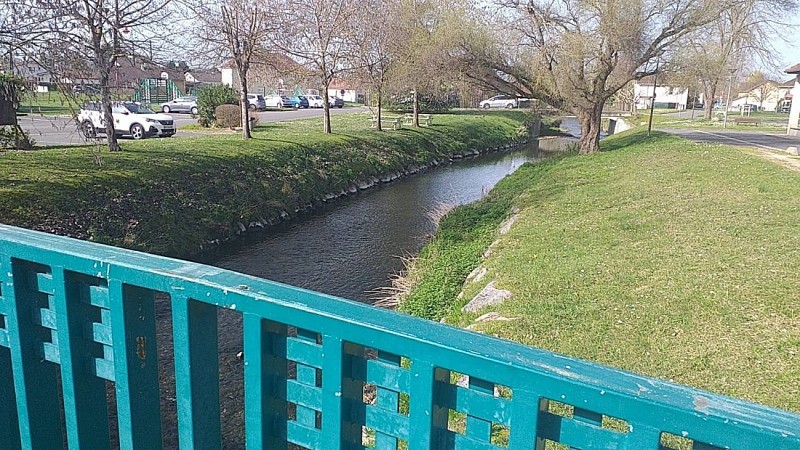 Aire de pique-nique - Poey de Lescar - tables 2