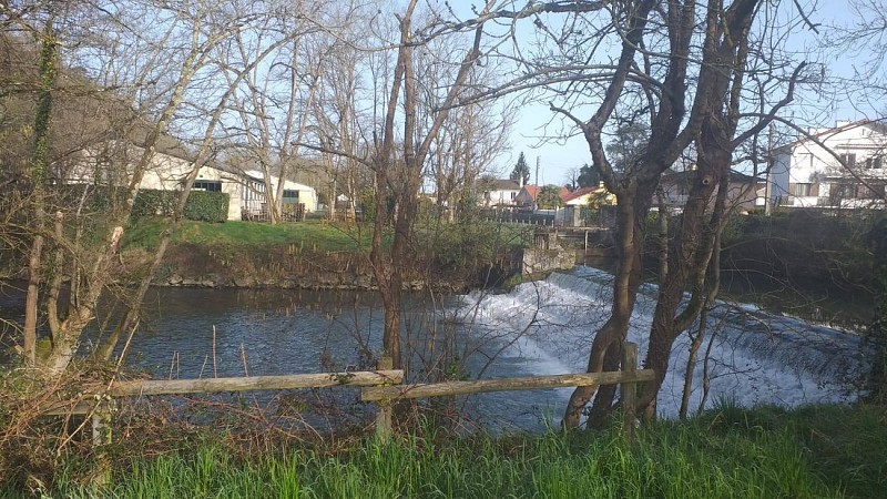 Aire de pique-nique - Jurançon - tables 3