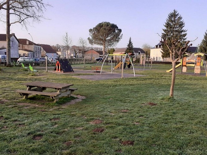 Aire de pique nique - Idron - tables 3