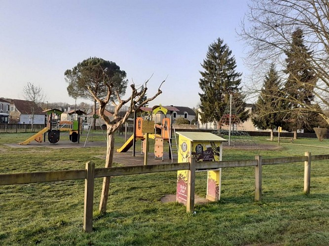 Aire de pique nique - Idron - tables 4