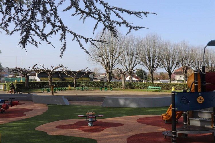 Aire de pique-nique - Bizanos - tables 2