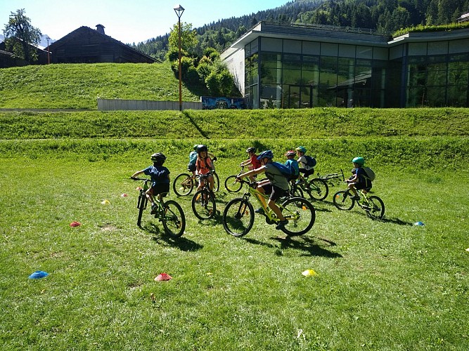 Mountain biking 8-12 y/o: Biker session green to blue level