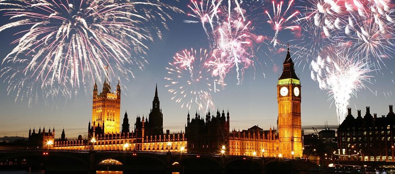Romantic New Year in London: Fireworks and Cruise on the Thames