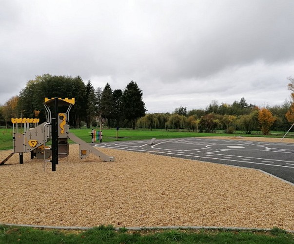 aire de camping car Bonnétable - jeux