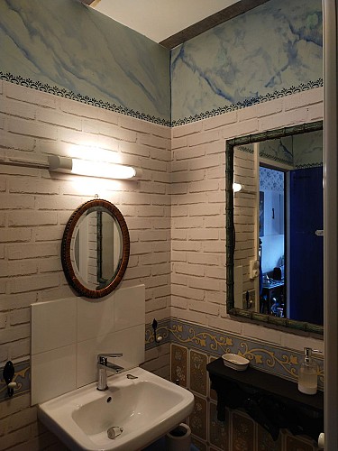 Salle d'eau avec douche et w.c.