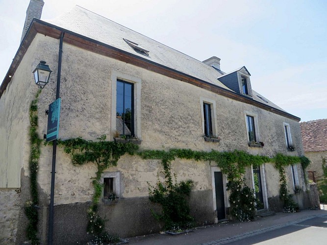 Chambres-d'hôtes-L'école-des-Garçons-Maigné