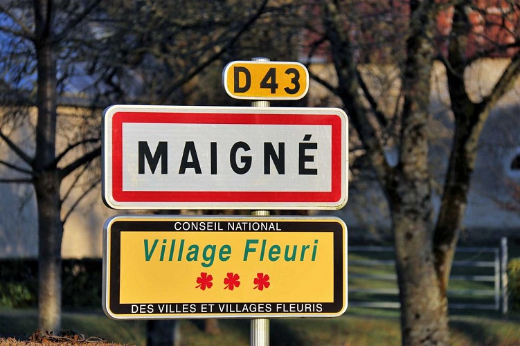 Maigne-Village-fleuri