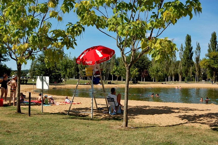 La baignade à la base de loisirs