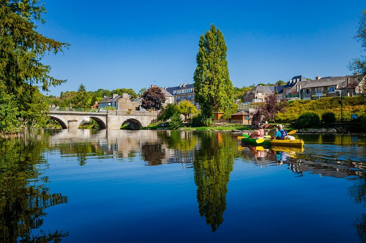 Pont d'Ouilly - Kayak - Roche d'Oëtre - Accrobanche - Loisir © Sabina Lorkin @anibasphotography