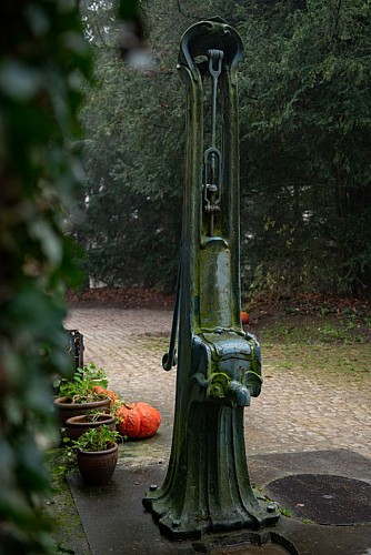 Une pompe à bras de Victor Horta