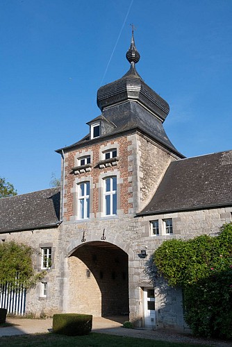 Le porche de l’abbaye de Grandpré