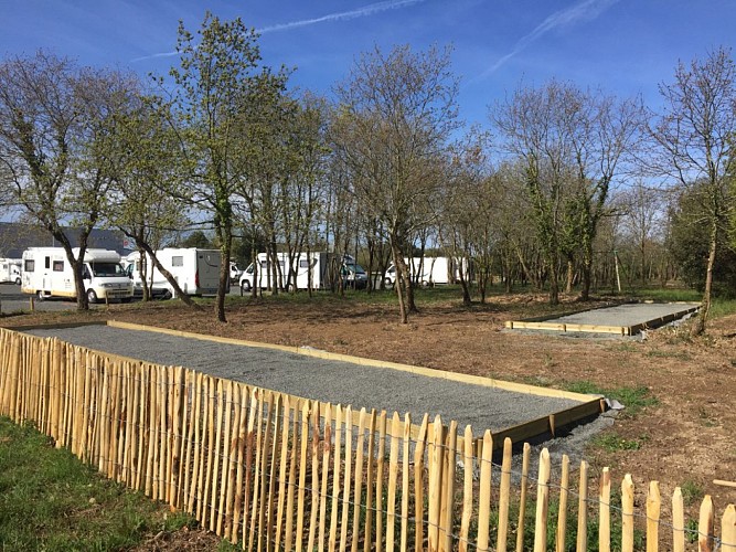 AIRE DES CHÊNES VERTS - AIRE DE STATIONNEMENT ET DE SERVICE CAMPING-CAR PRIVÉE A BREM/MER