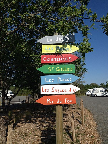 AIRE DES CHÊNES VERTS - AIRE DE STATIONNEMENT ET DE SERVICE CAMPING-CAR PRIVÉE A BREM/MER