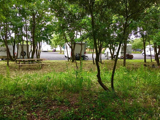 AIRE DES CHÊNES VERTS - AIRE DE STATIONNEMENT ET DE SERVICE CAMPING-CAR PRIVÉE A BREM/MER