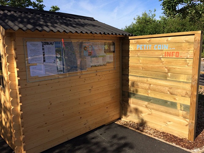 AIRE DES CHÊNES VERTS - AIRE DE STATIONNEMENT ET DE SERVICE CAMPING-CAR PRIVÉE A BREM/MER