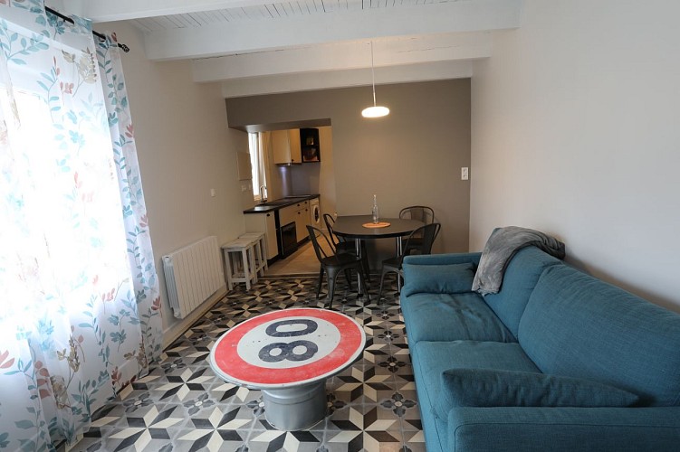 MEUBLÉ PLACE AU REPOS