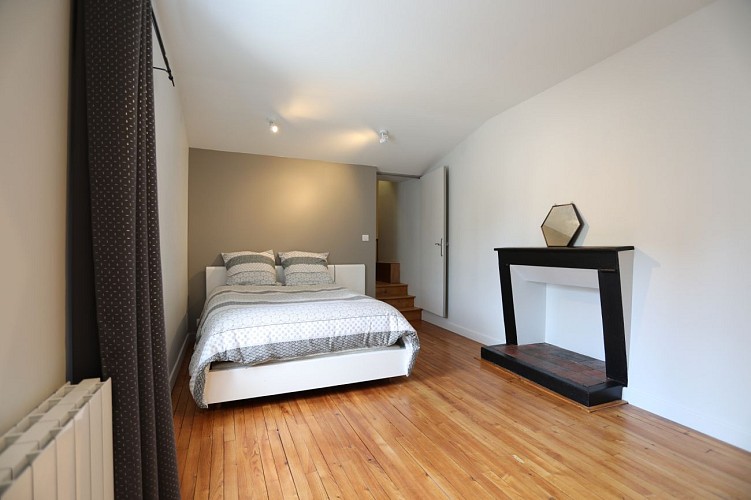 MEUBLÉ PLACE AU REPOS