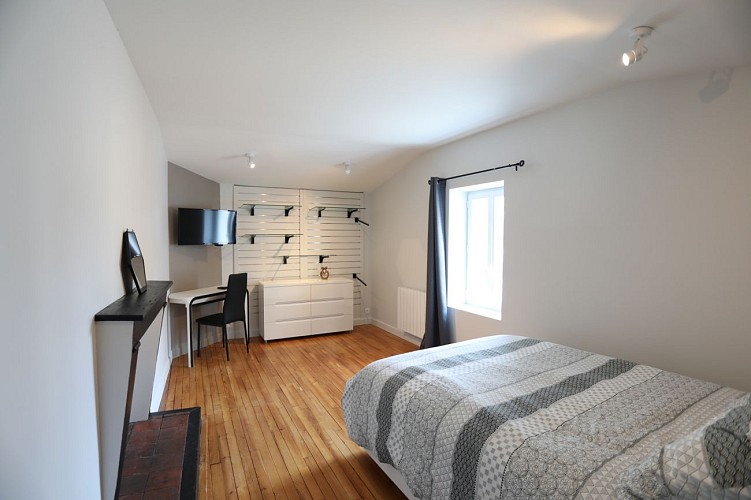 MEUBLÉ PLACE AU REPOS