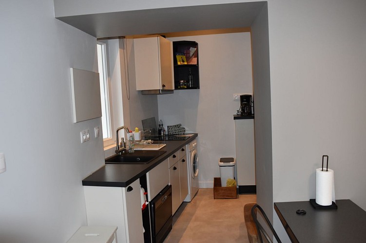 MEUBLÉ PLACE AU REPOS