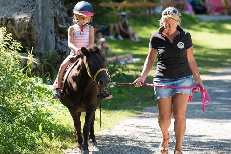 Balade en poney au Lac de Montriond