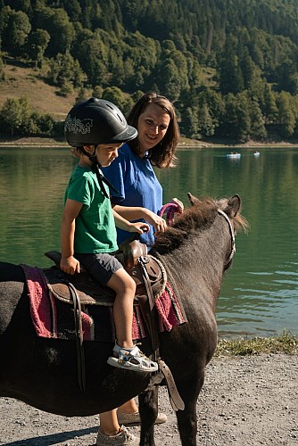 Balade à poney au Lac de Montriond