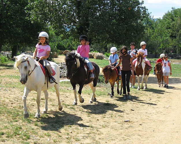 Guided Hike on horseback  - Equitation Chavetourte