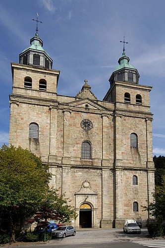 La cathédrale Saints-Pierre-et-Paul et Saint-Quirin