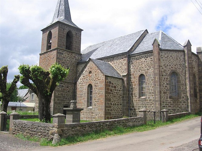 Kerk van Fressanges kortbij Neuveglise