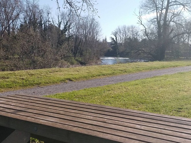Aire de pique-nique - Jurançon - tables 4