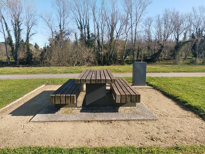 Aire de pique-nique - Jurançon - tables 3