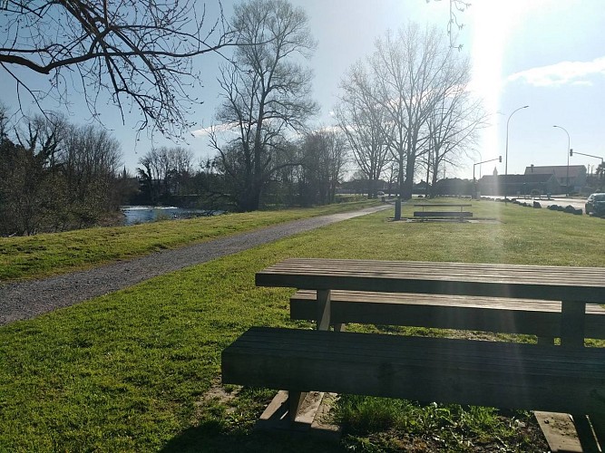 Aire de pique-nique - Jurançon - tables 4