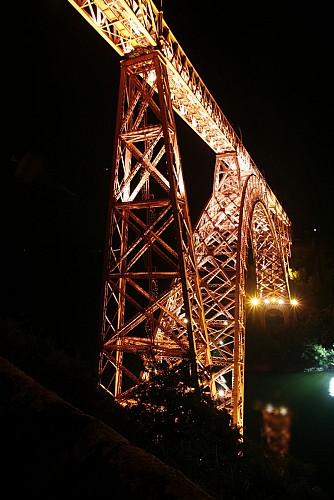 Het viaduct van Garabit, oeuvre van Eiffel