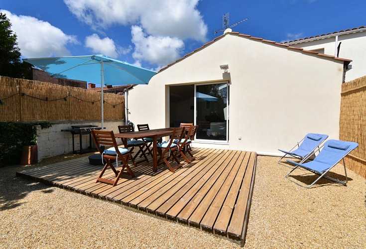 EN CENTRE BOURG ENTRE PLAGE LACS ET GOLF