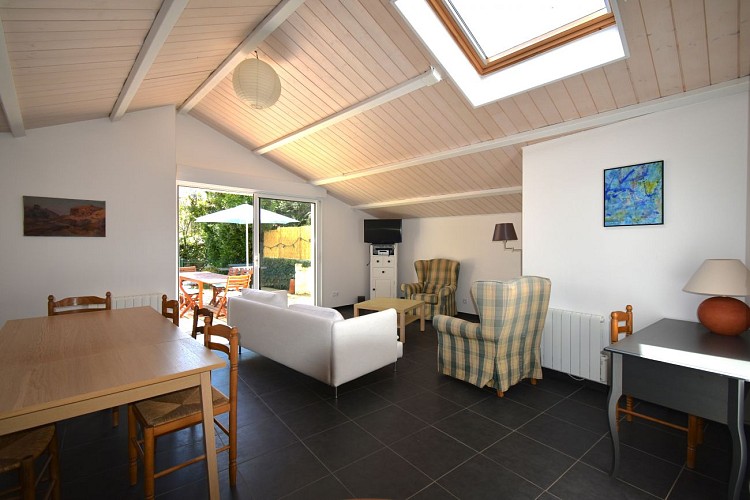 EN CENTRE BOURG ENTRE PLAGE LACS ET GOLF