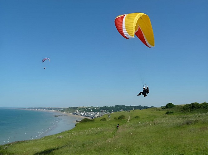 Parapente dans le Bessin