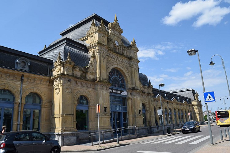 La Gare (1884)