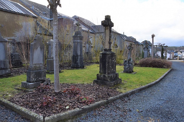 Het oude kerkhof van Tintigny