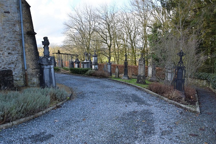 Het oude kerkhof van Tintigny
