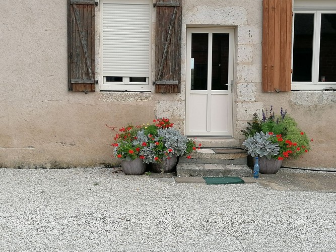 ST Firmin - gite du pozoir -entrée extérieure du gite du pozoir