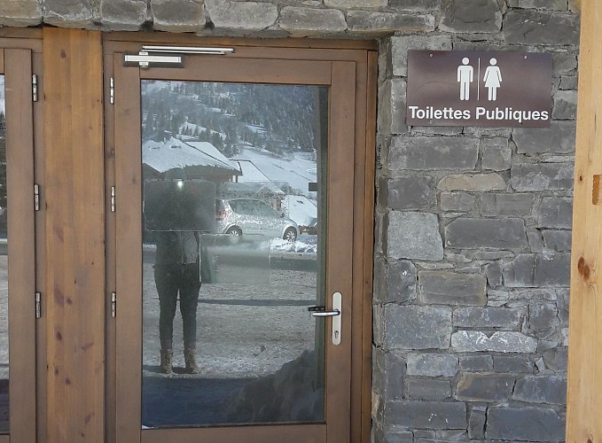 Toilettes publiques 1650m place de la Madeleine